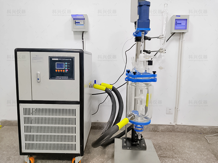 上?？婆d儀器與四川某大學合作現場